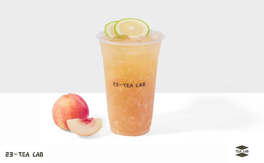 满杯水蜜桃